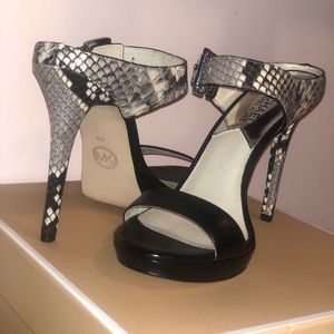 Michael Kors Beverly Snake Mule Pump, Black/Nat